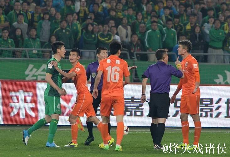 看看当年中超与 戴琳周挺相互咆哮的一幕 看看当年中超与 戴琳周挺相互咆哮的一幕